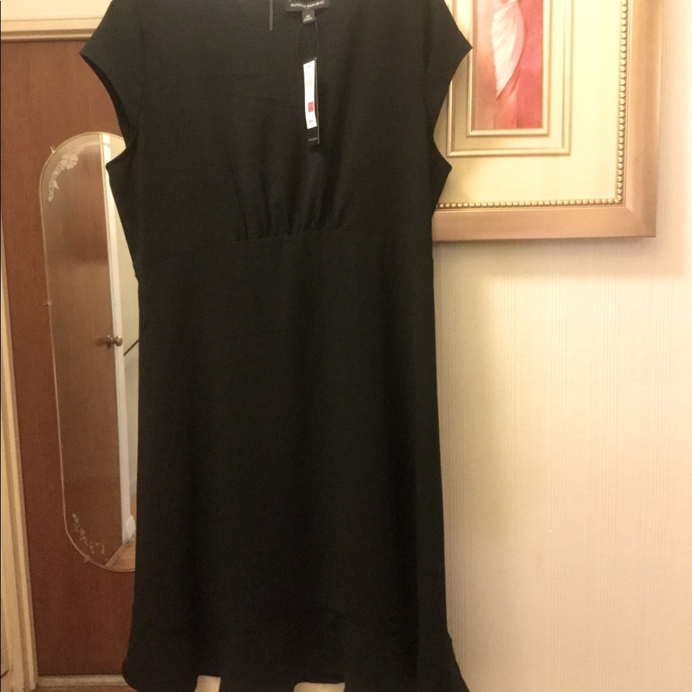 BANANA REPUBLIC BLACK DRESS WITH RUFFLE HEM SZ 12.